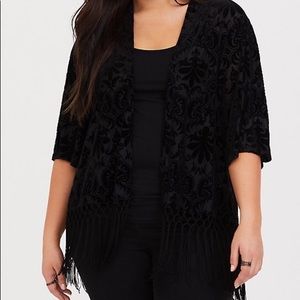Torrid 5/6 black velvet Fringe kimono